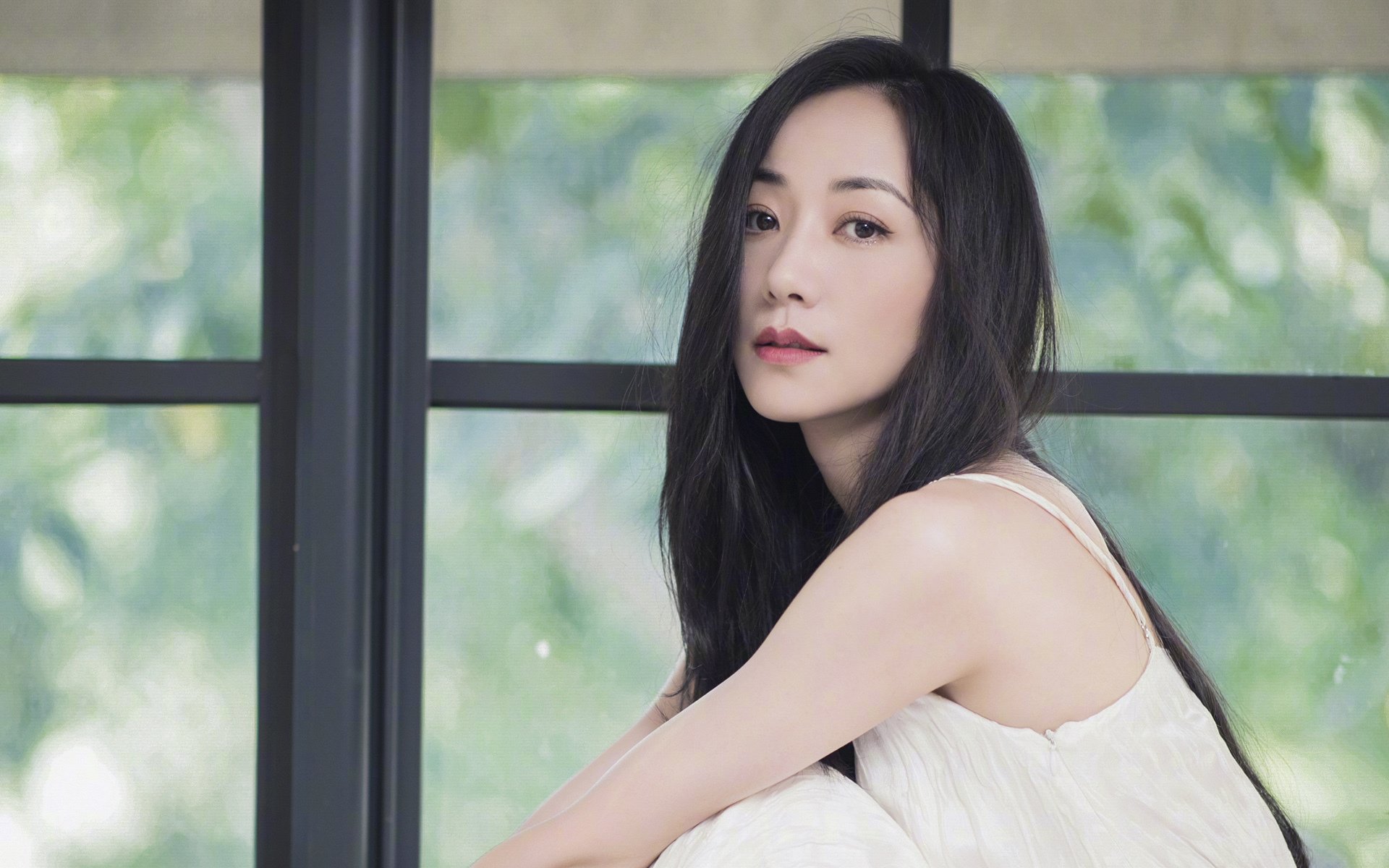 冰岛火山爆发火力全开,托尼绝杀成比赛关键先生欧洲杯预选赛冰岛3-2力克乌克兰,替补奇兵托尼一传一射主导逆转