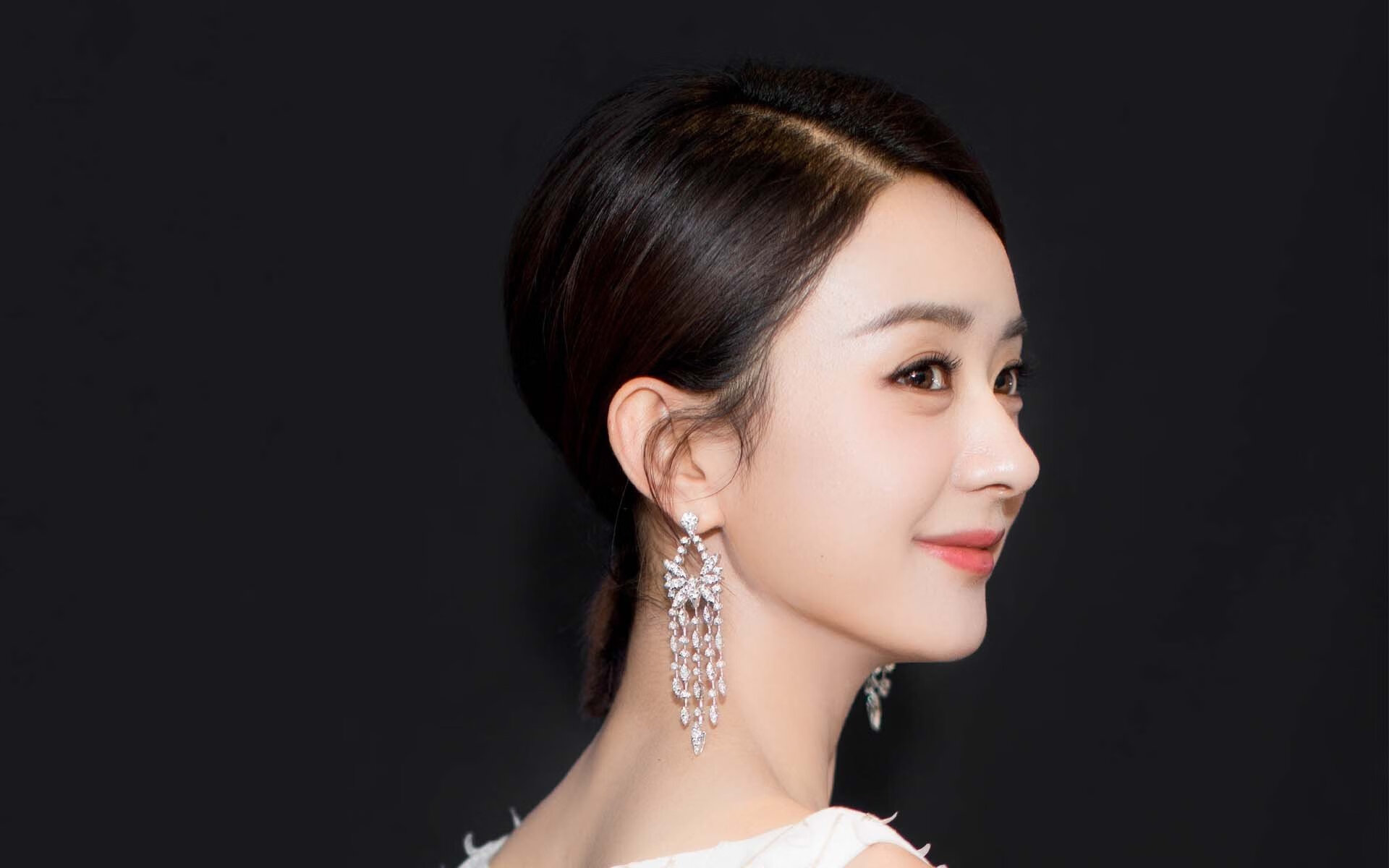 开云体育-篮球光谱的两极，当锡安飓风撞上吉林铁锁—论进攻天赋与防守体系的对立统一